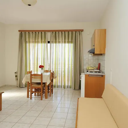 Nanakis Aparthotel 3*